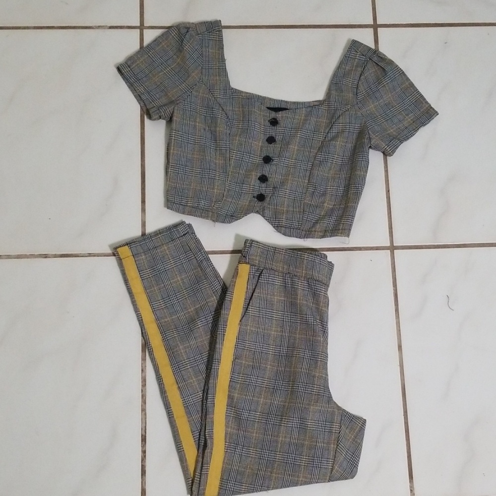 Plaid Crop Top Outfit